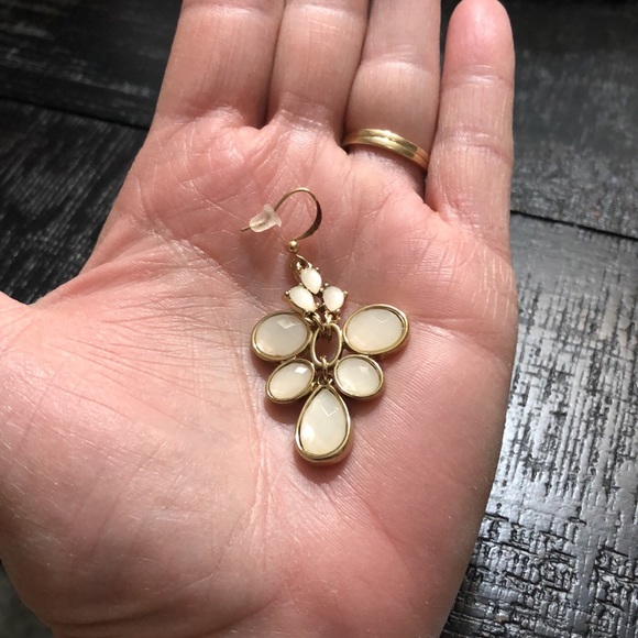 NWT Gold Tone & Off White Chandelier Earrings!! - Picture 3 of 4